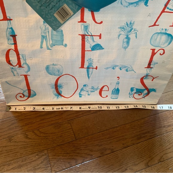 Trader Joe's "Hold the Bottles" Reusable Grocery Tote 7.3 Gallon Capacity NEW!! - Picture 8 of 9